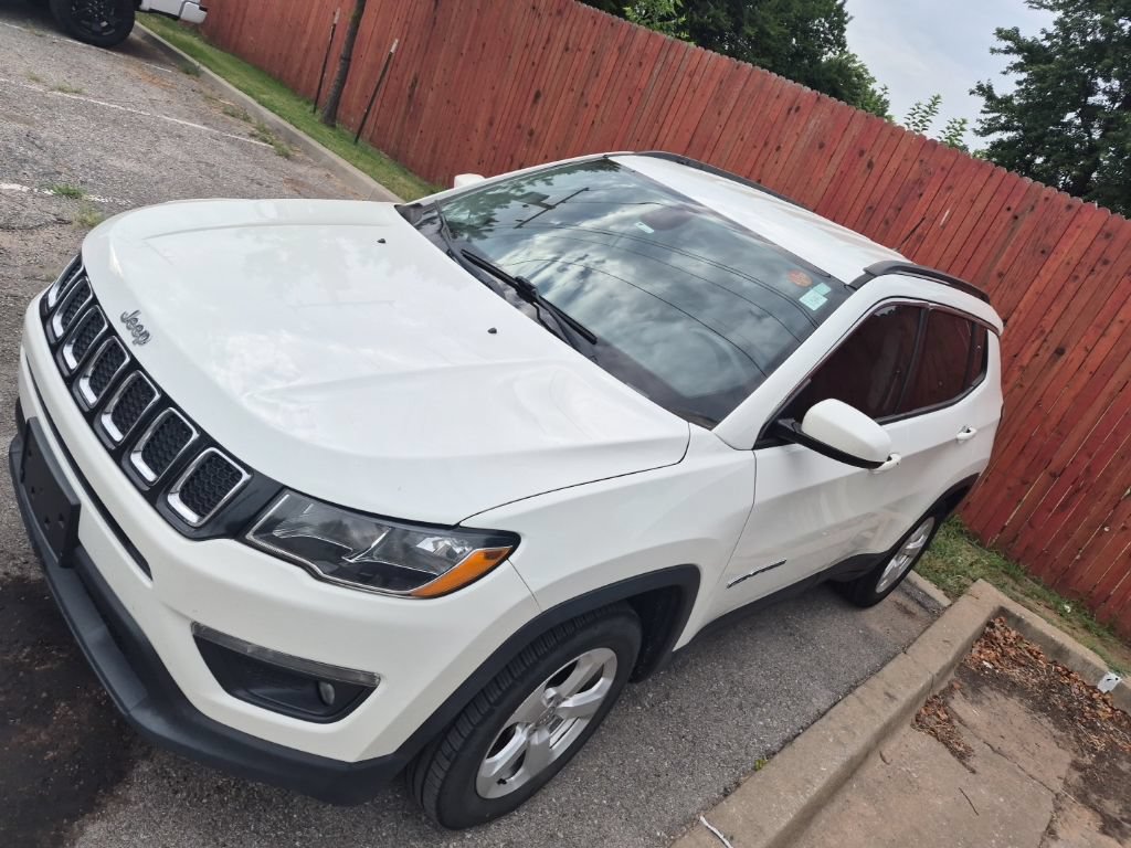 Used 2018 Jeep Compass Latitude FWD image 3