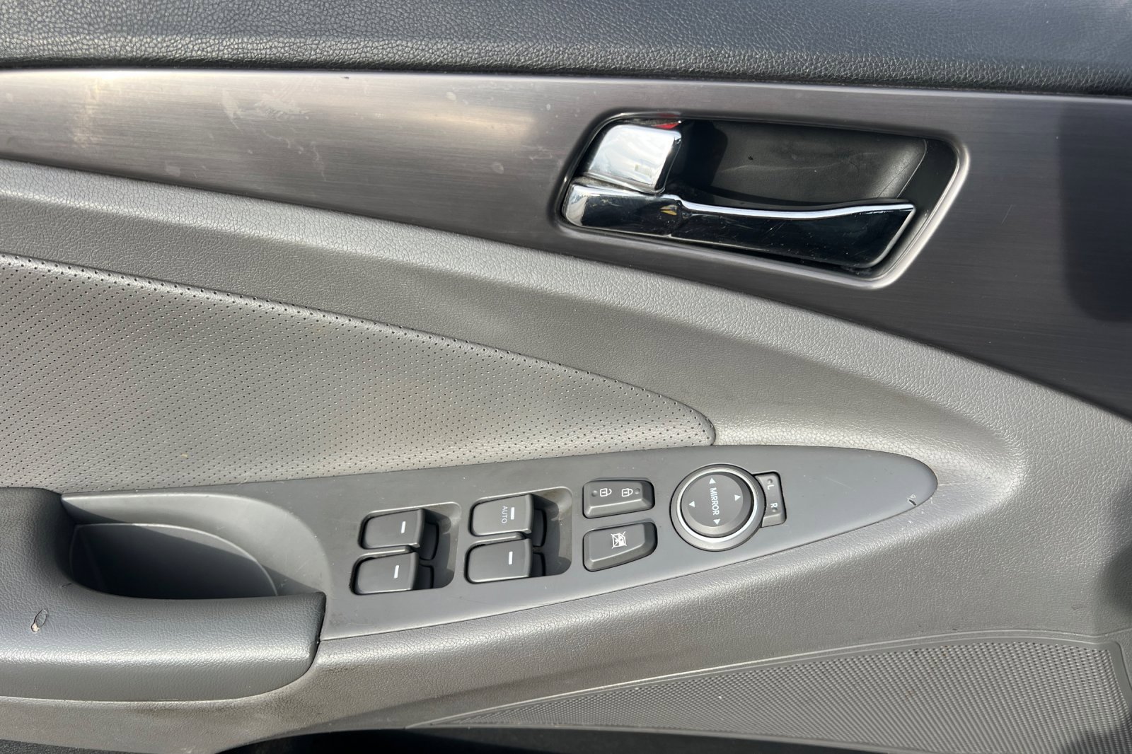 Used 2012 Hyundai Sonata Hybrid w/ Leather Pkg image 8