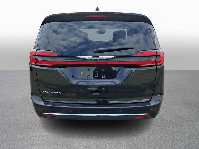 Used 2024 Chrysler Pacifica Touring-L image 5