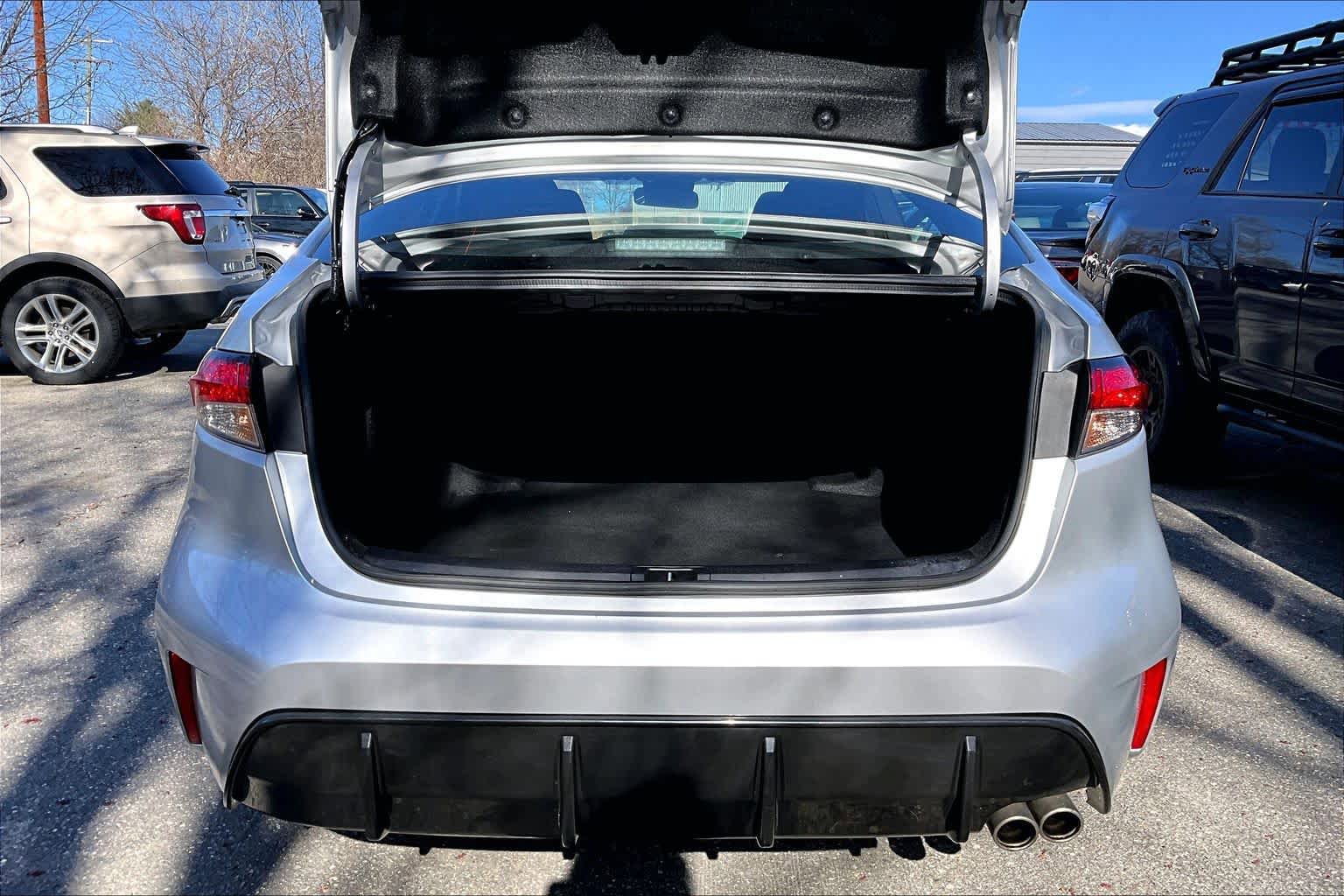 Used 2025 Toyota Corolla SE w/ SE Premium Package FWD image 30