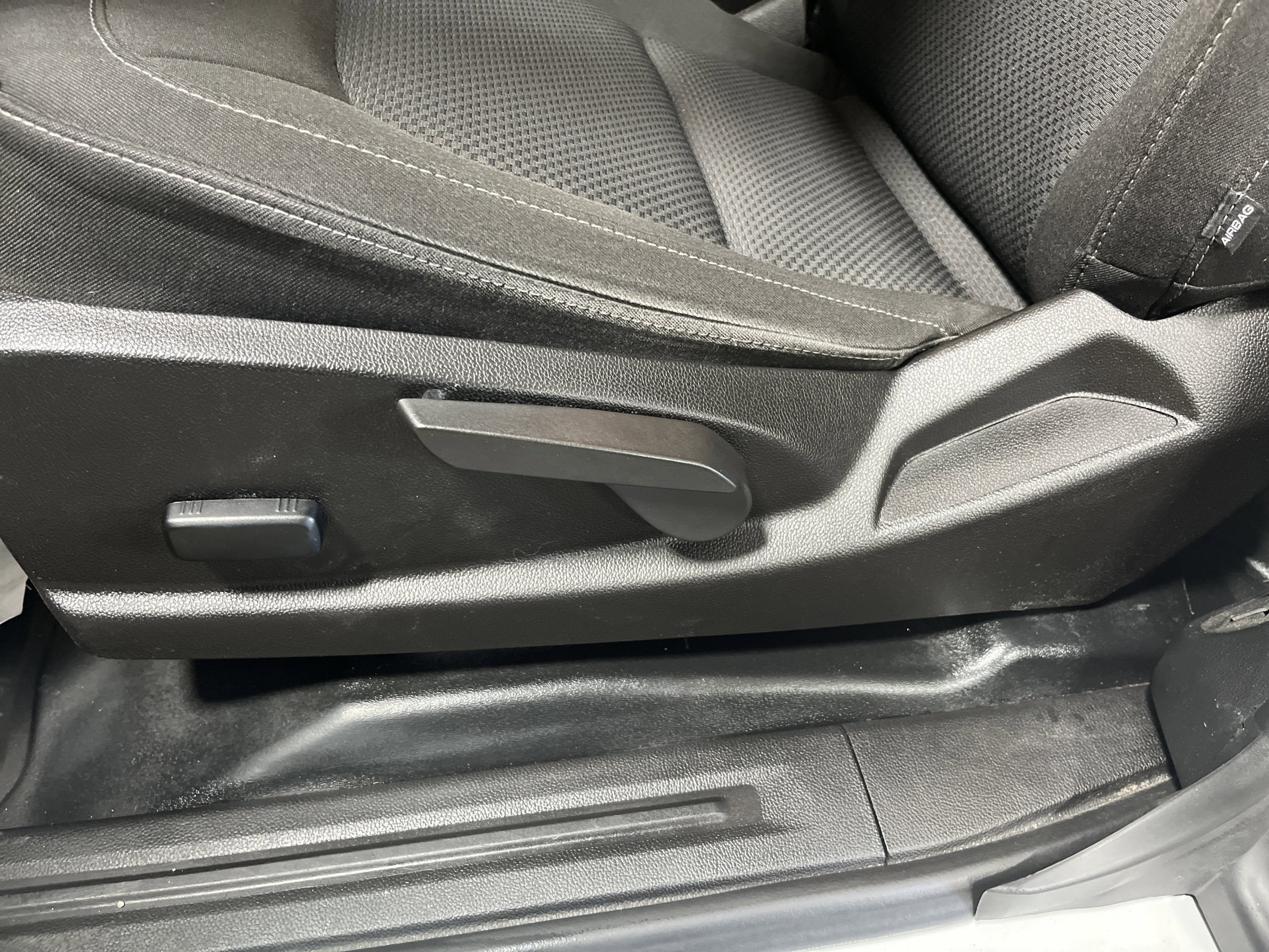 Used 2022 Chevrolet Colorado LT w/ Fleet Safety Package RWD image 13