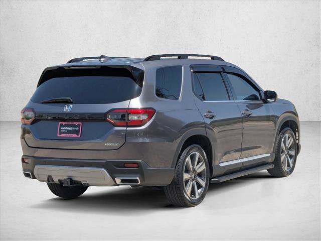 Used 2025 Honda Pilot Touring image 5