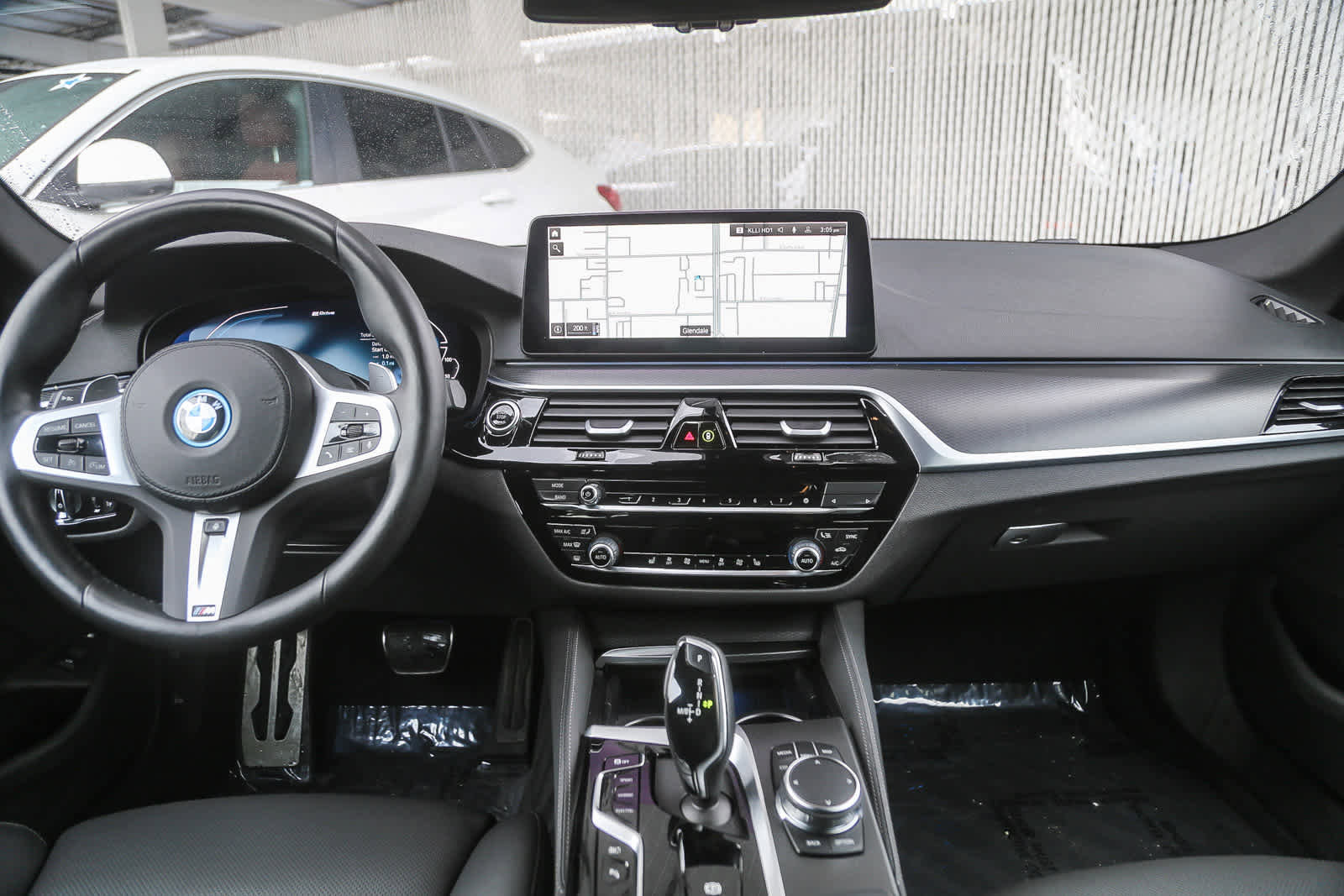 Certified 2023 BMW 530e w/ M Sport Package image 9