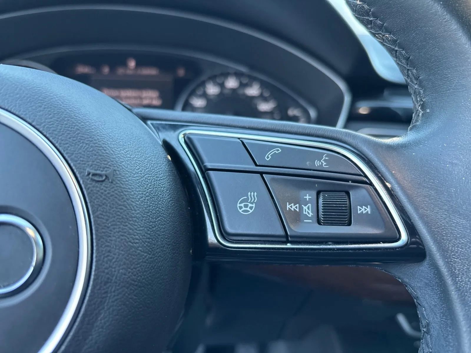 Used 2023 Audi A4 2.0T Premium w/ Convenience Package image 17