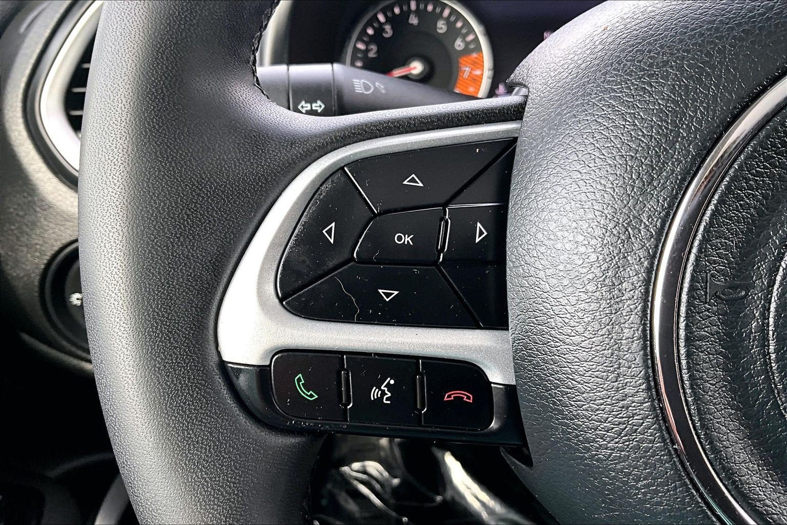 Used 2021 Jeep Renegade Latitude AWD/4WD image 16