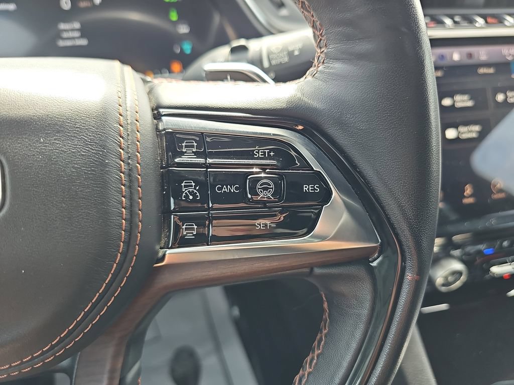 Used 2022 Jeep Grand Cherokee Summit w/ Luxury Tech Group V AWD/4WD image 19