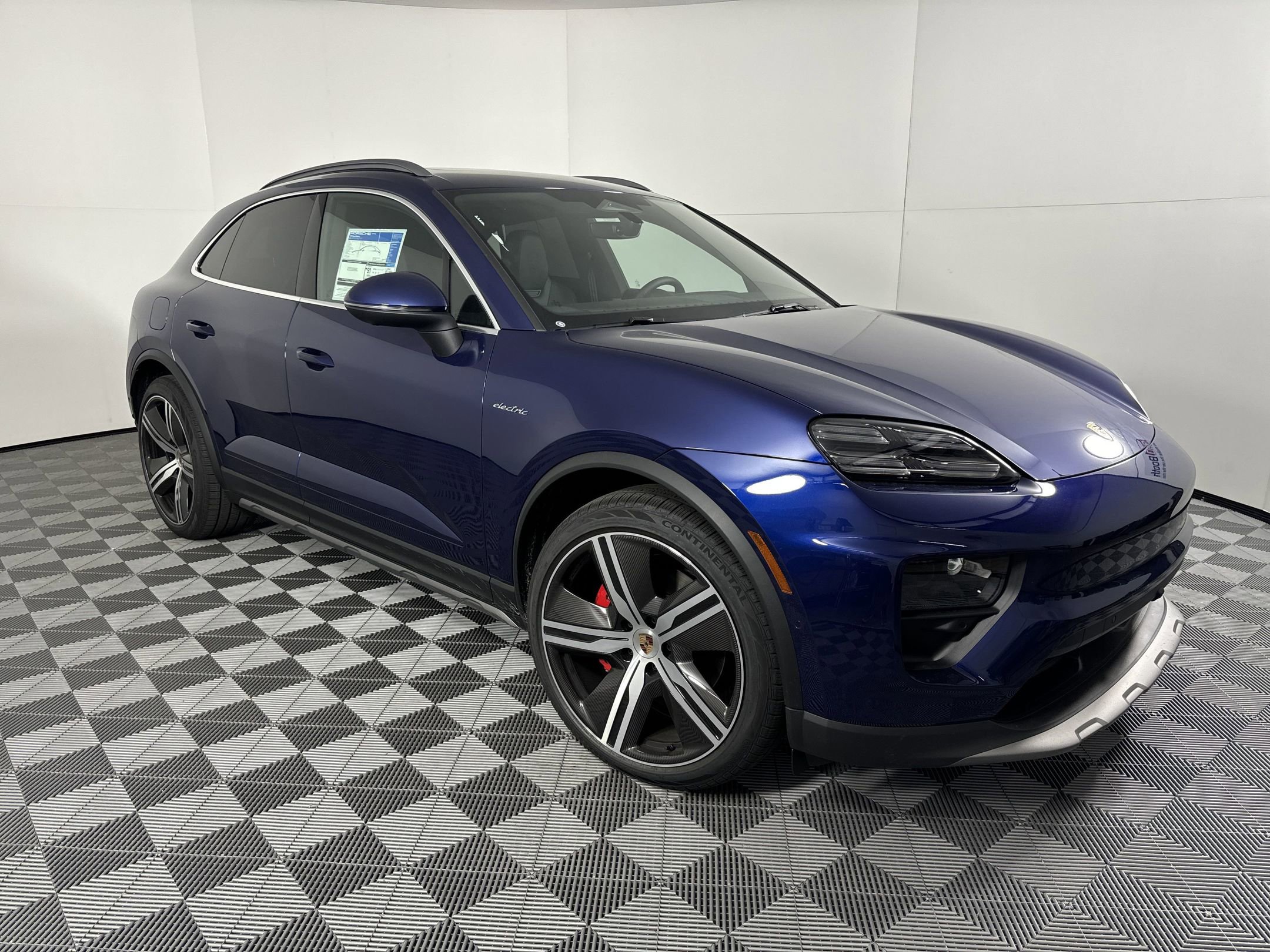 Used 2025 Porsche Macan 4S Electric image 7