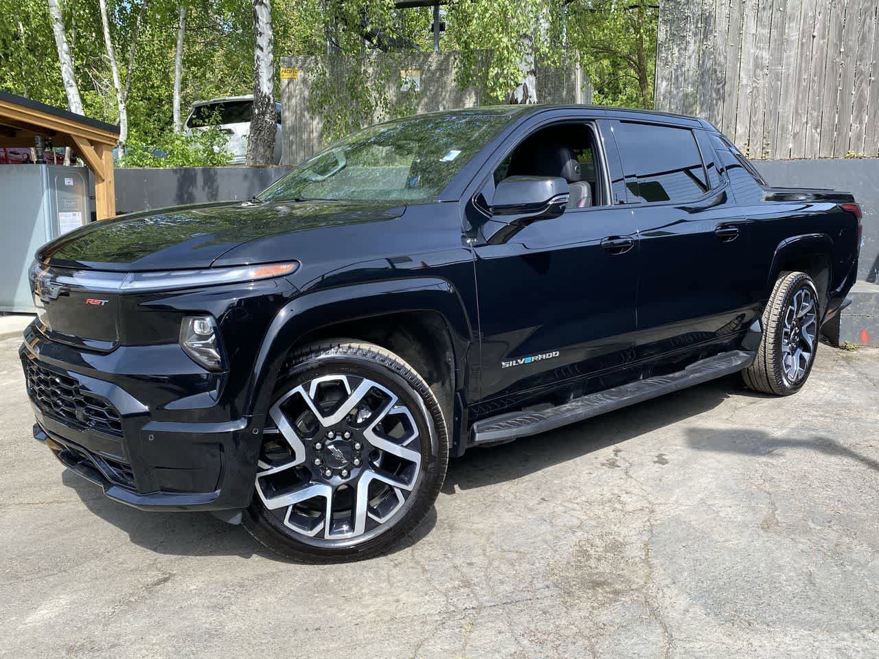 Used 2025 Chevrolet Silverado EV RST AWD/4WD image 1