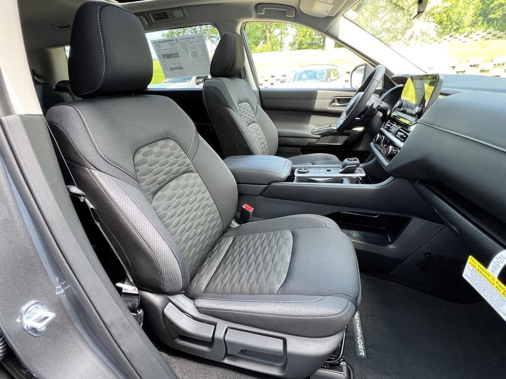 New 2025 Nissan Pathfinder SV w/ SV Premium Package image 32
