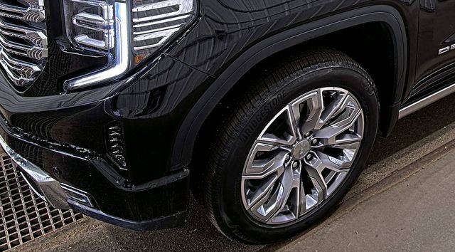 Used 2025 GMC Sierra 1500 Denali w/ Denali Reserve Package AWD/4WD image 12