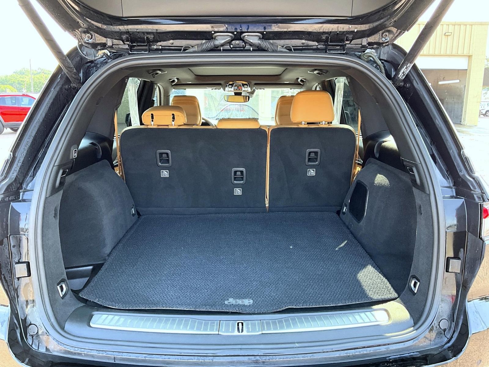 Used 2022 Jeep Grand Cherokee Summit w/ Luxury Tech Group V image 21