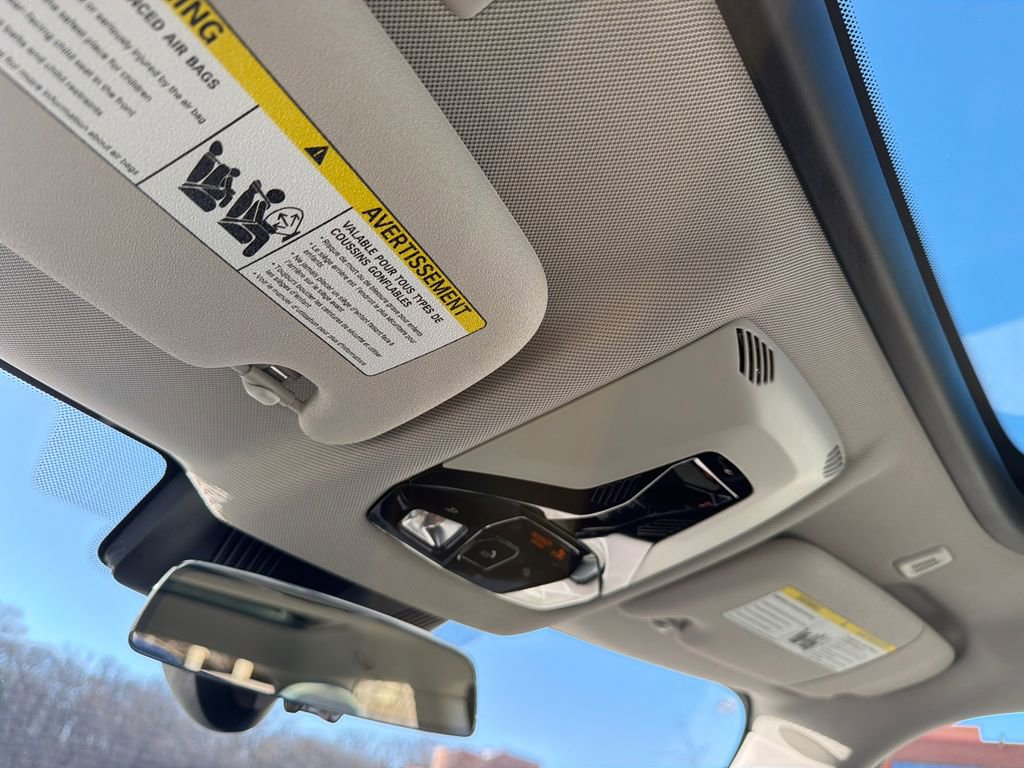 Used 2025 MINI Cooper 2-Door Hardtop image 27