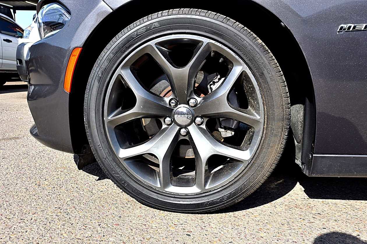 Used 2015 Dodge Charger R/T w/ Plus Group RWD image 8