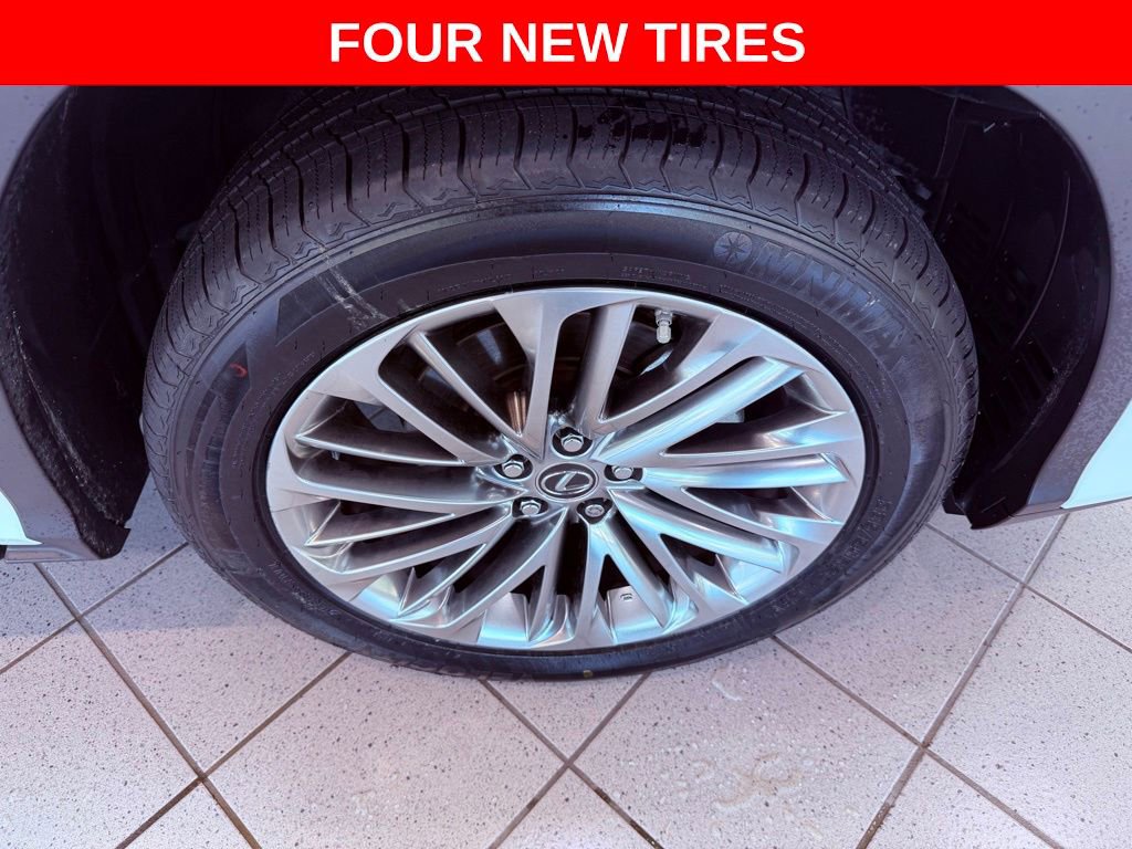 Used 2022 Lexus RX 350L Luxury w/ Accessory Package (Z1) FWD image 4