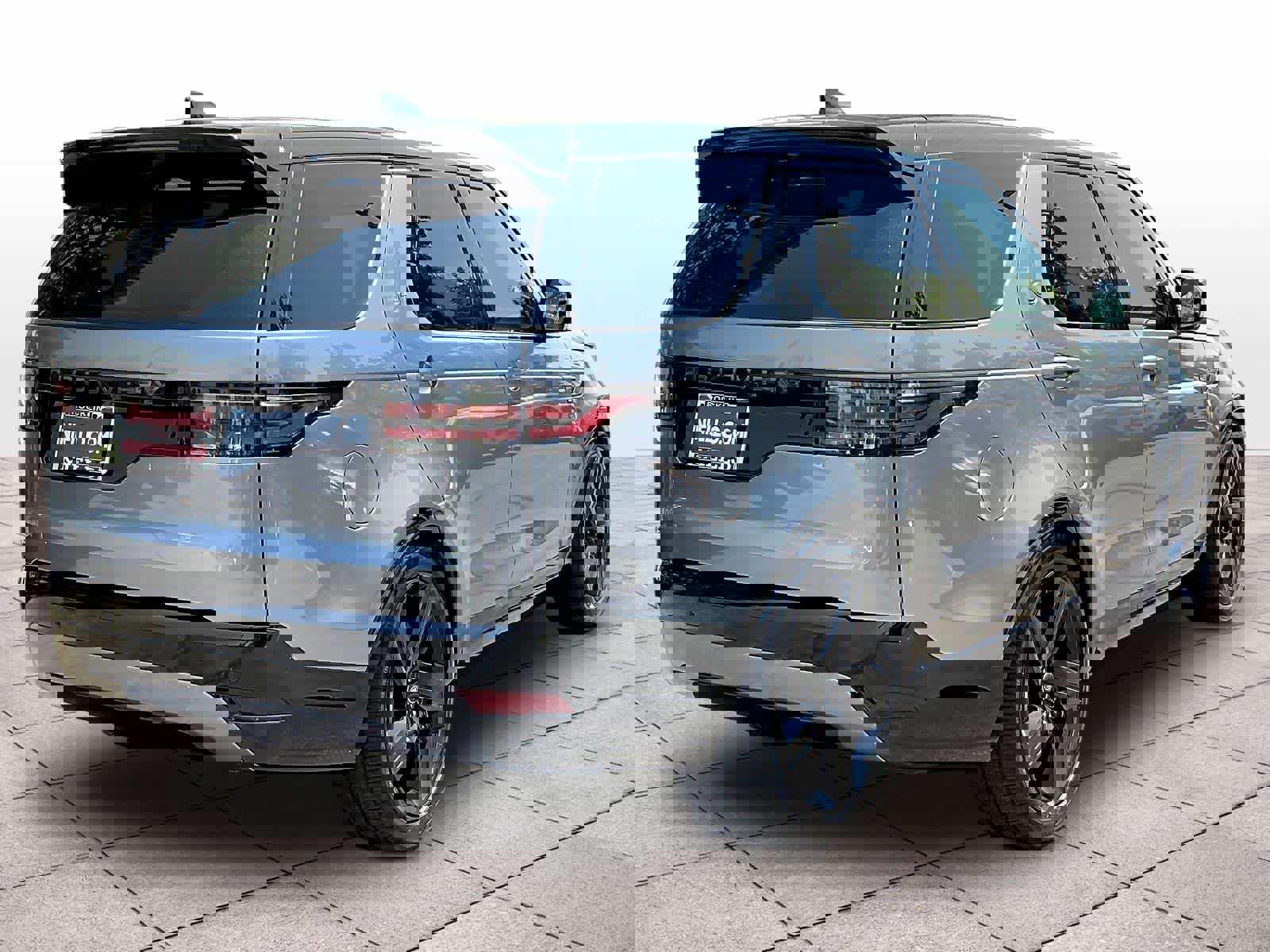 New 2025 Land Rover Discovery Dynamic SE image 4