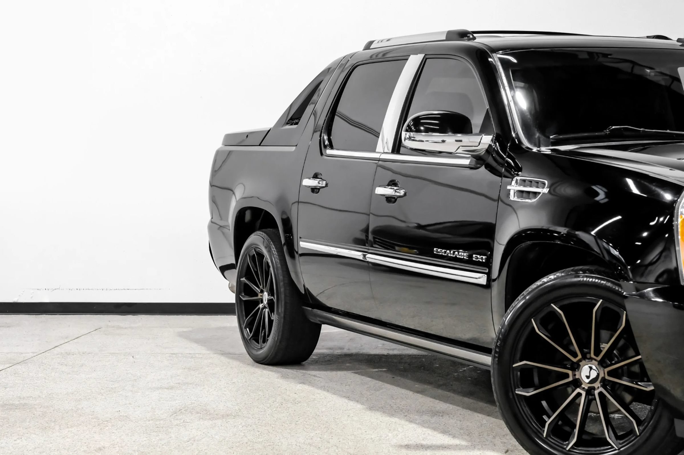 Used 2012 Cadillac Escalade EXT Premium AWD/4WD image 11