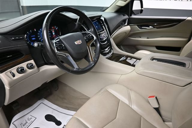Used 2020 Cadillac Escalade Luxury AWD/4WD image 18