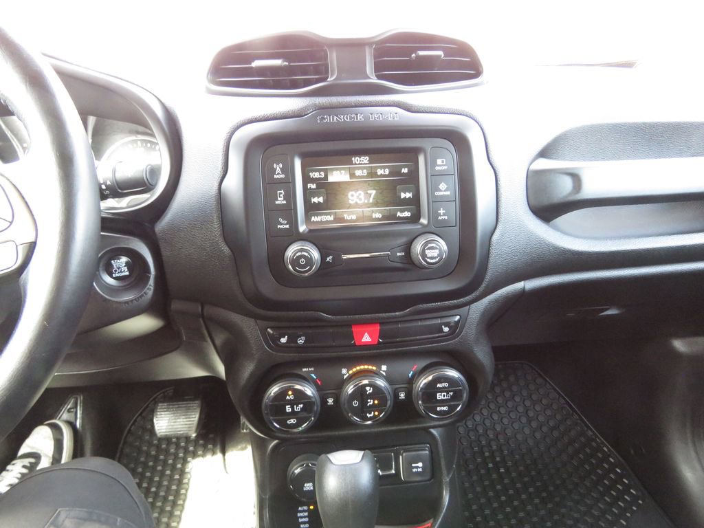 Used 2017 Jeep Renegade Latitude w/ Popular Equipment Group image 25