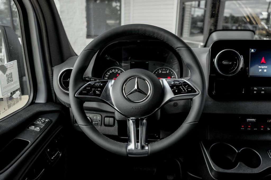 Used 2025 Mercedes-Benz Sprinter 2500 image 20