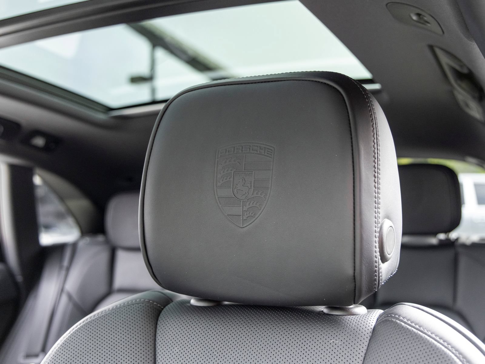 Certified 2026 Porsche Macan AWD/4WD image 33