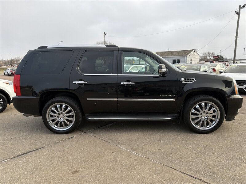 Used 2011 Cadillac Escalade AWD w/ Touring Package image 7