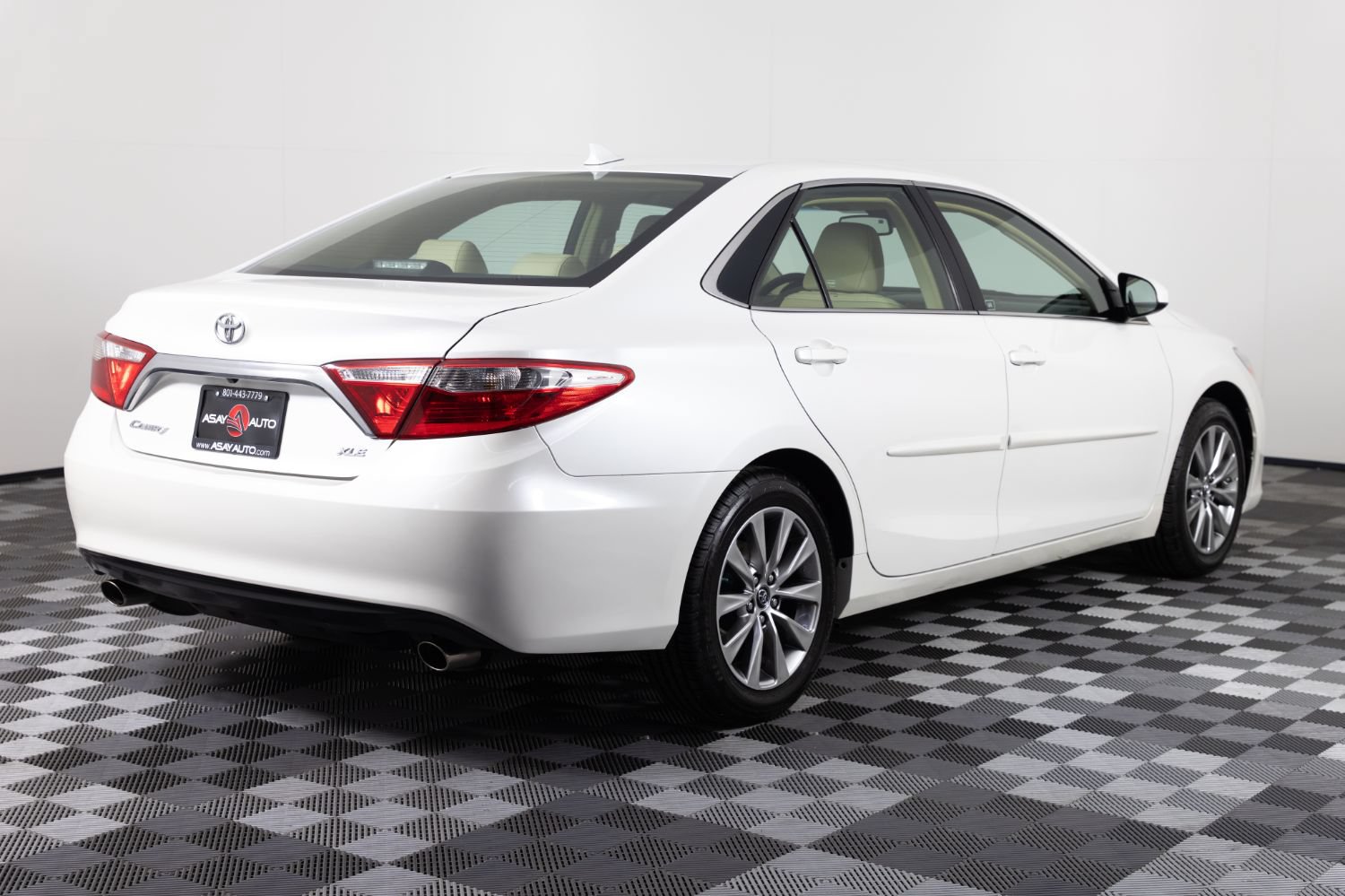 Used 2017 Toyota Camry XLE w/ Advanced Technology Package FWD image 7