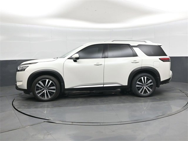 Used 2024 Nissan Pathfinder Platinum w/ Cargo Package image 7