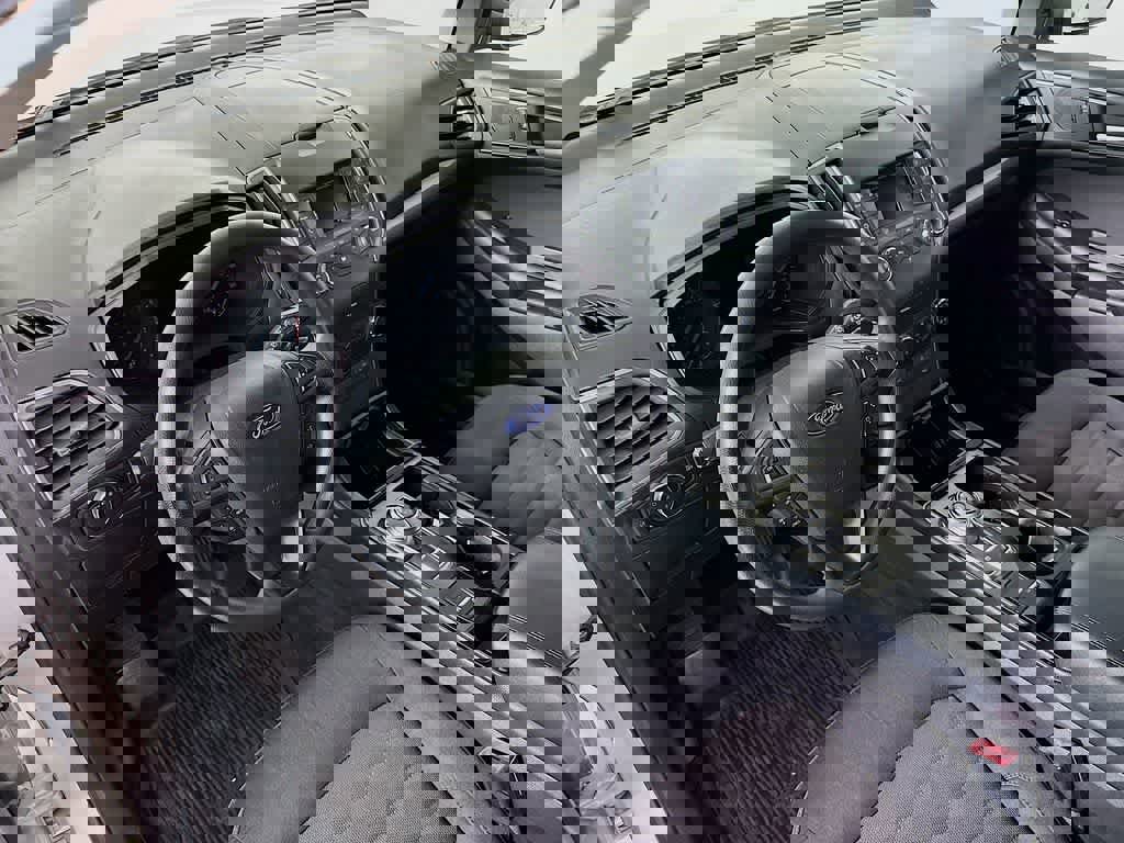 Used 2019 Ford Edge SE image 2