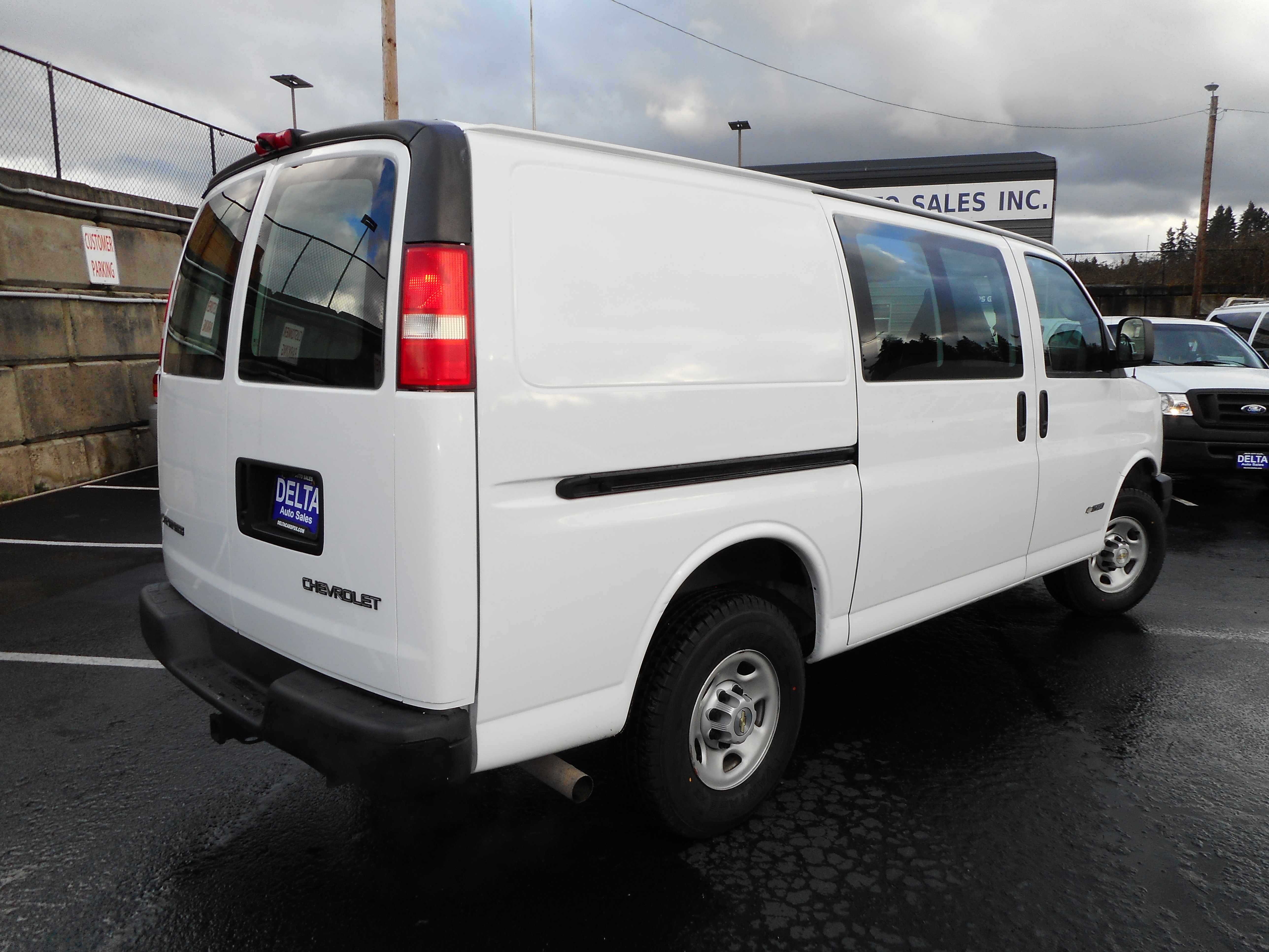 Used 2006 Chevrolet Express 2500 w/ Power and Light Package image 10