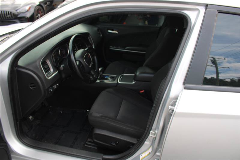 Used 2020 Dodge Charger SXT RWD image 8