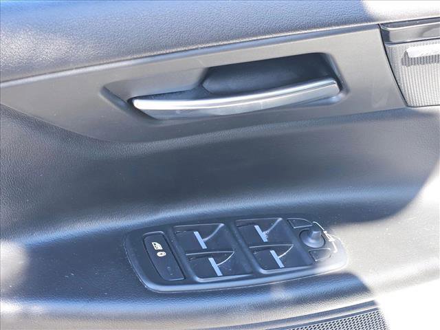 Used 2018 Jaguar XE Premium image 13