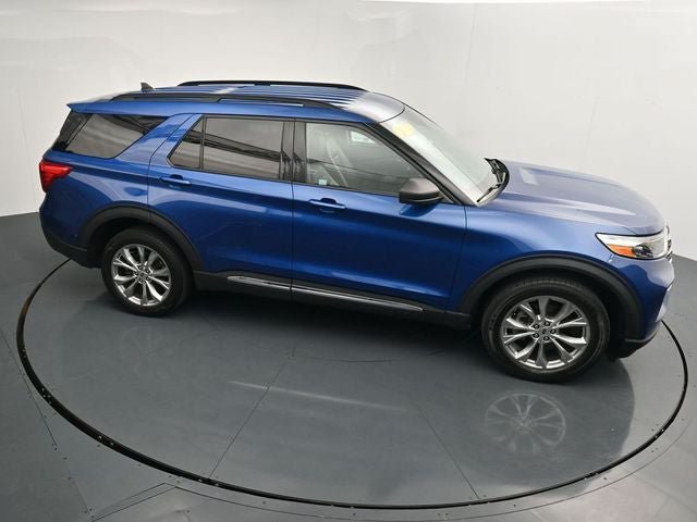 Used 2022 Ford Explorer XLT w/ Equipment Group 202A AWD/4WD image 27