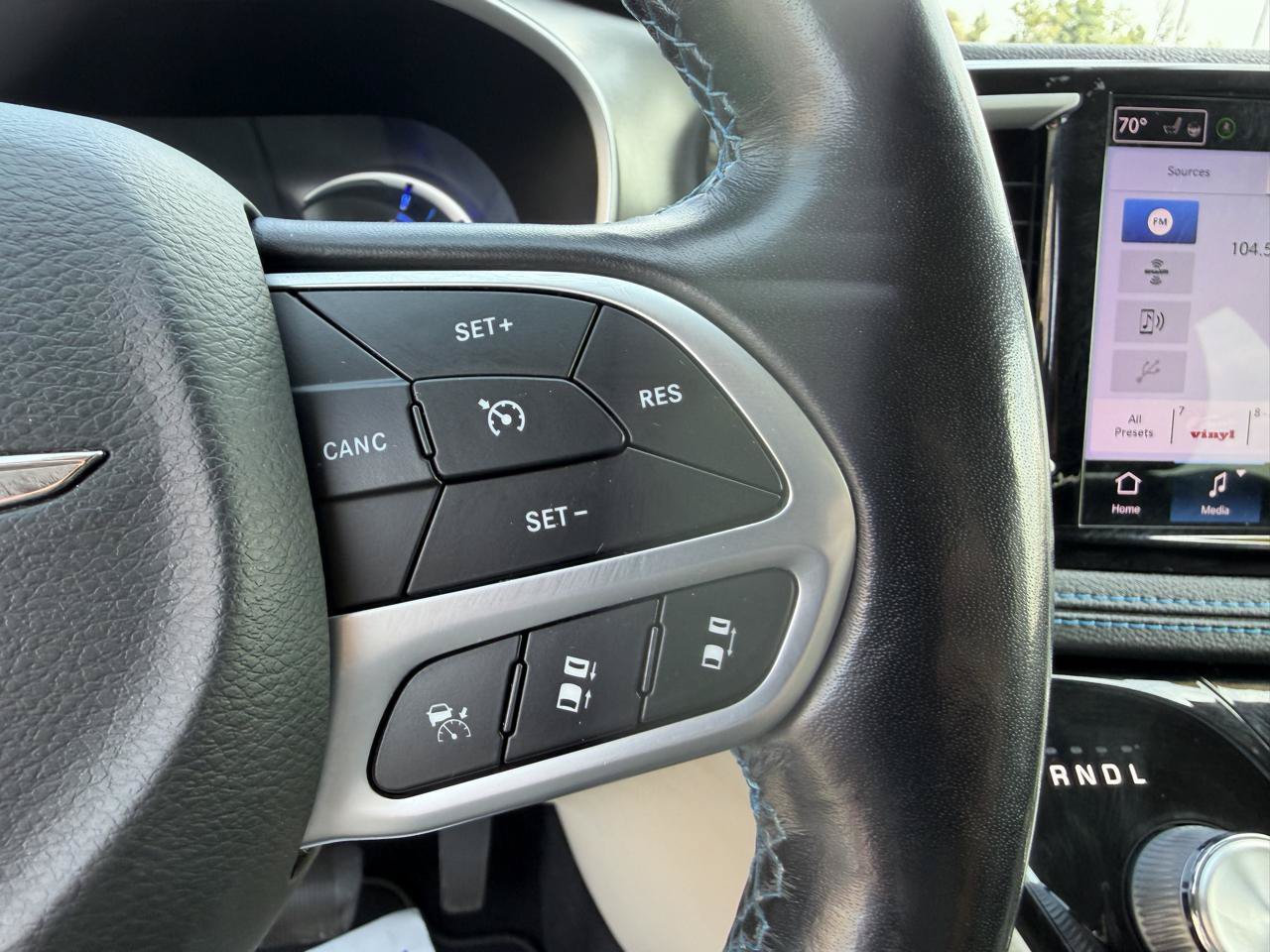 Used 2021 Chrysler Pacifica Touring-L FWD image 29
