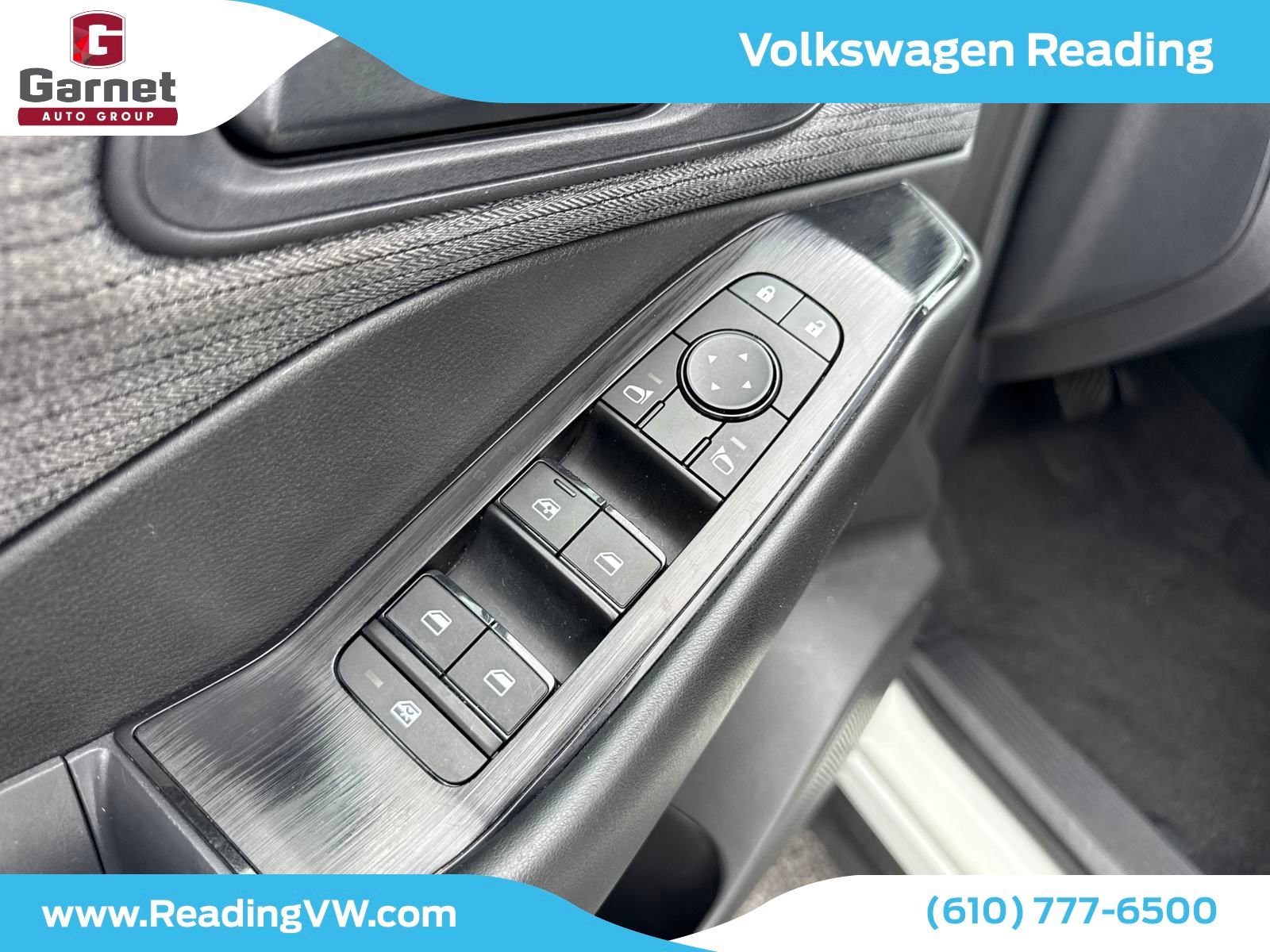 Used 2023 Nissan Rogue S image 11