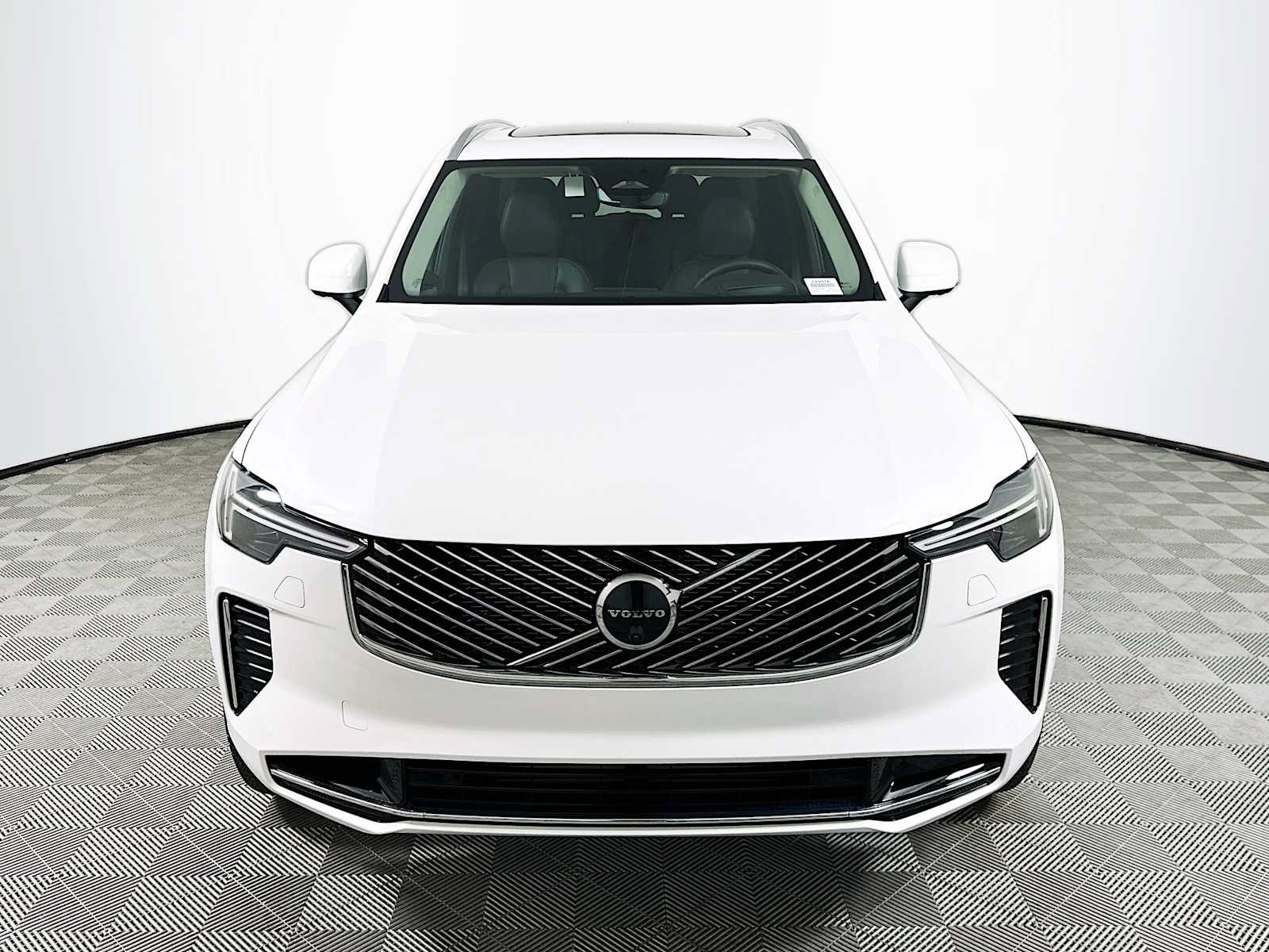 Used 2025 Volvo XC90 T8 Ultra w/ Protection Package Premier AWD/4WD image 2
