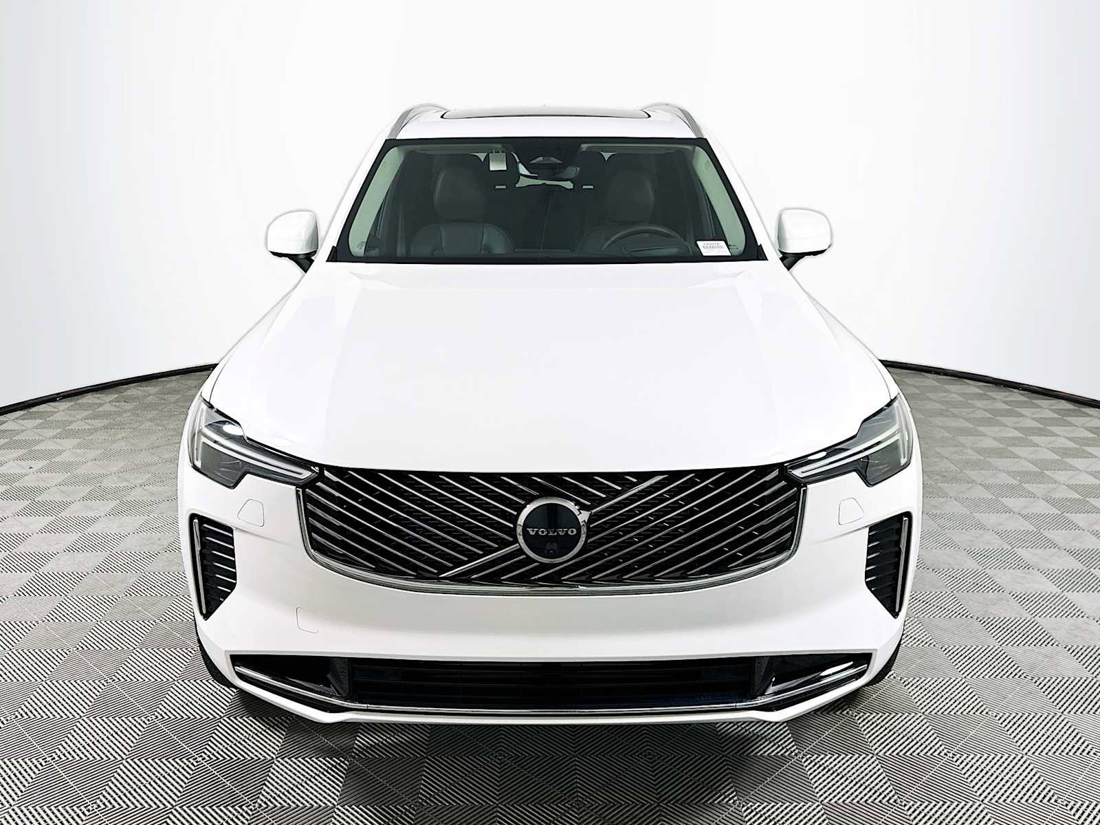 New 2025 Volvo XC90 T8 Plus w/ Protection Package Premier image 2