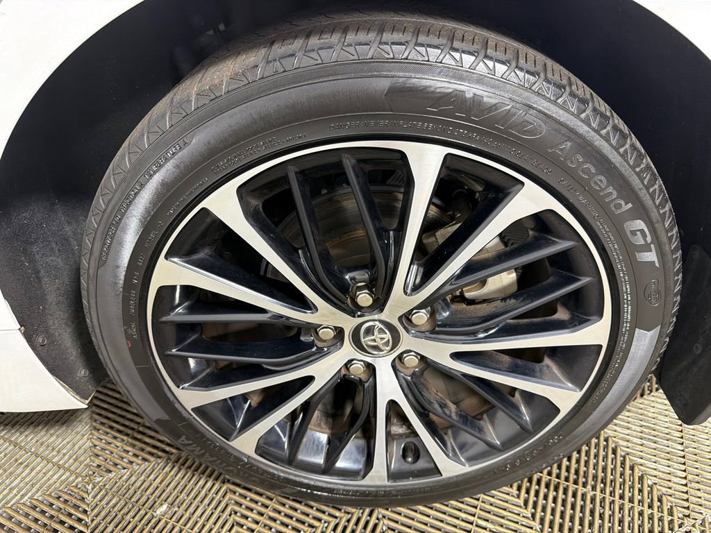 Used 2020 Toyota Camry SE FWD image 19