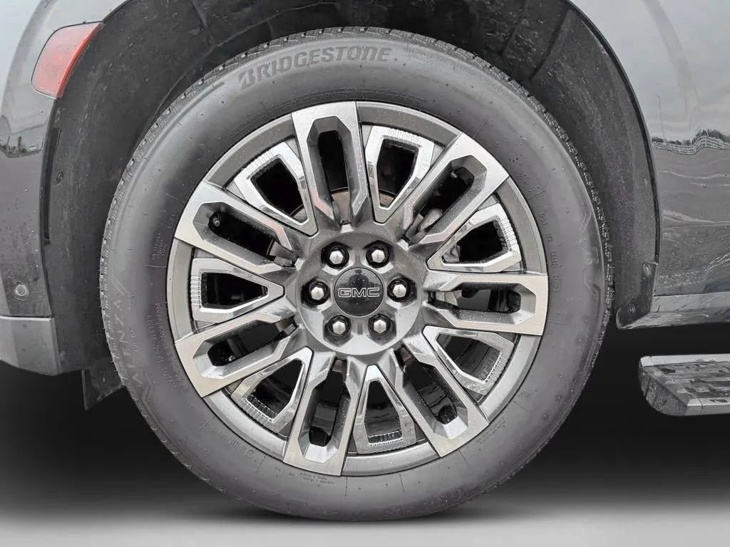 Used 2024 GMC Yukon Denali Ultimate AWD/4WD image 35
