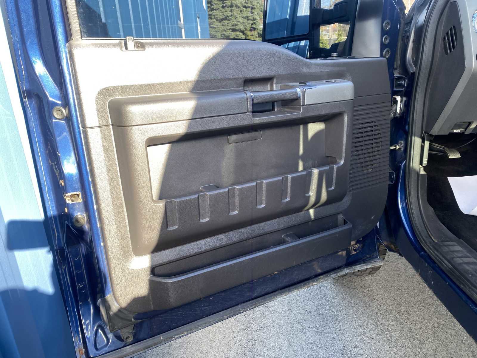 Used 2011 Ford F350 Lariat w/ Lariat Interior Pkg image 32