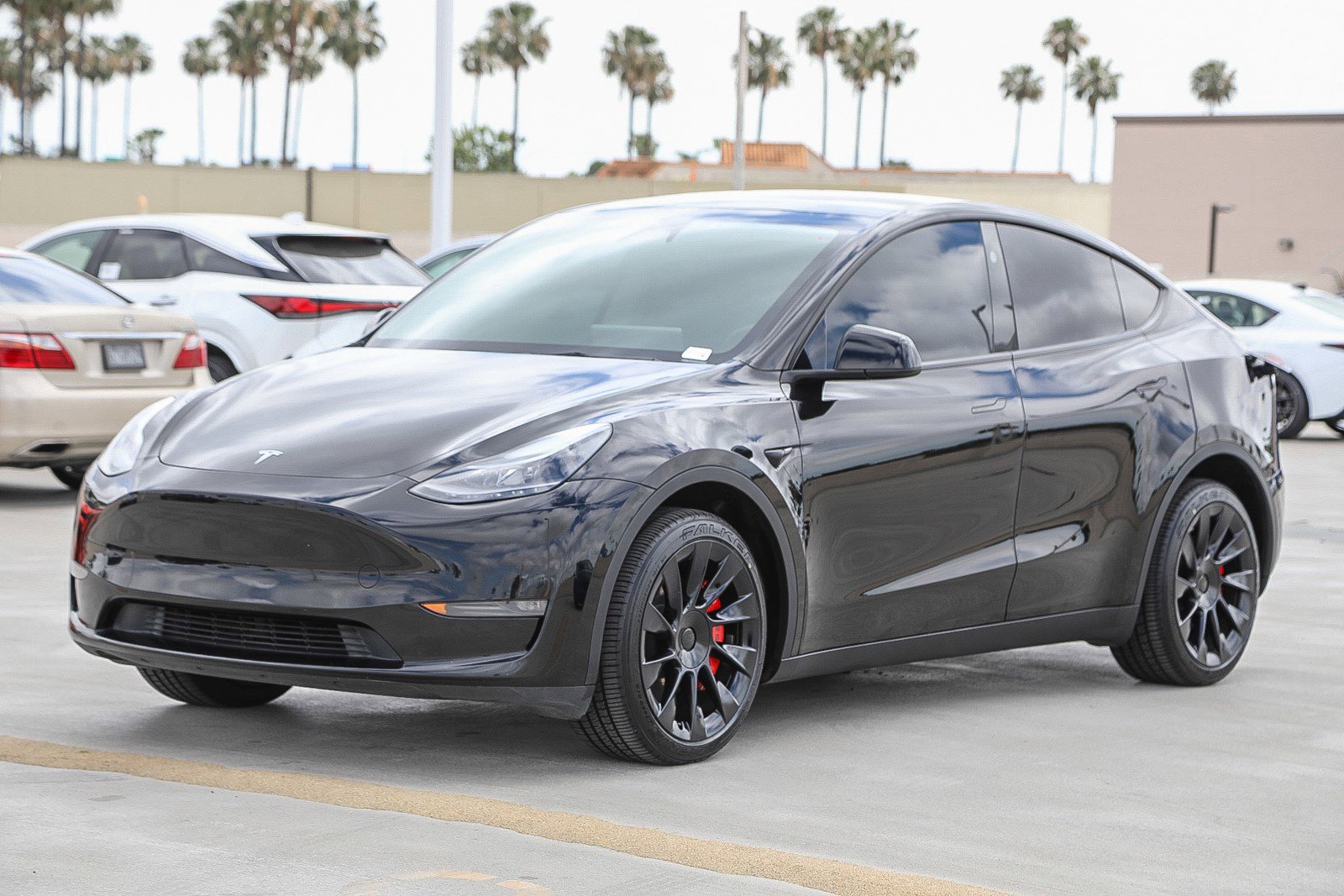 Used 2024 Tesla Model Y Long Range AWD/4WD image 3