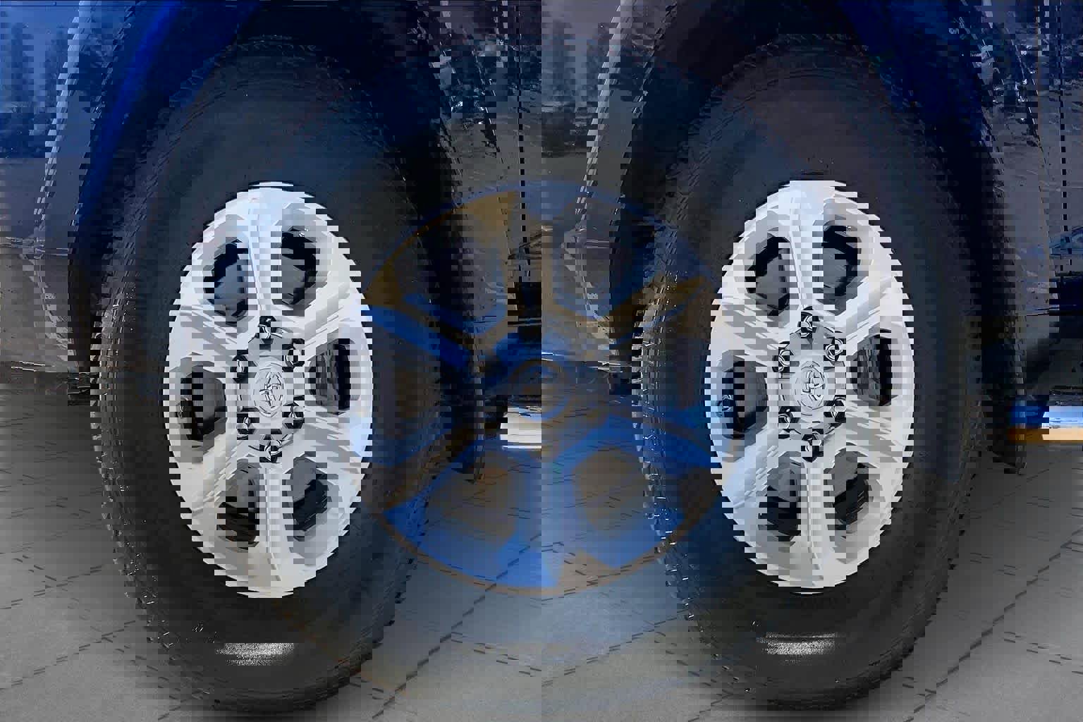 Used 2021 Toyota 4Runner SR5 Premium w/ Moonroof Package RWD image 11