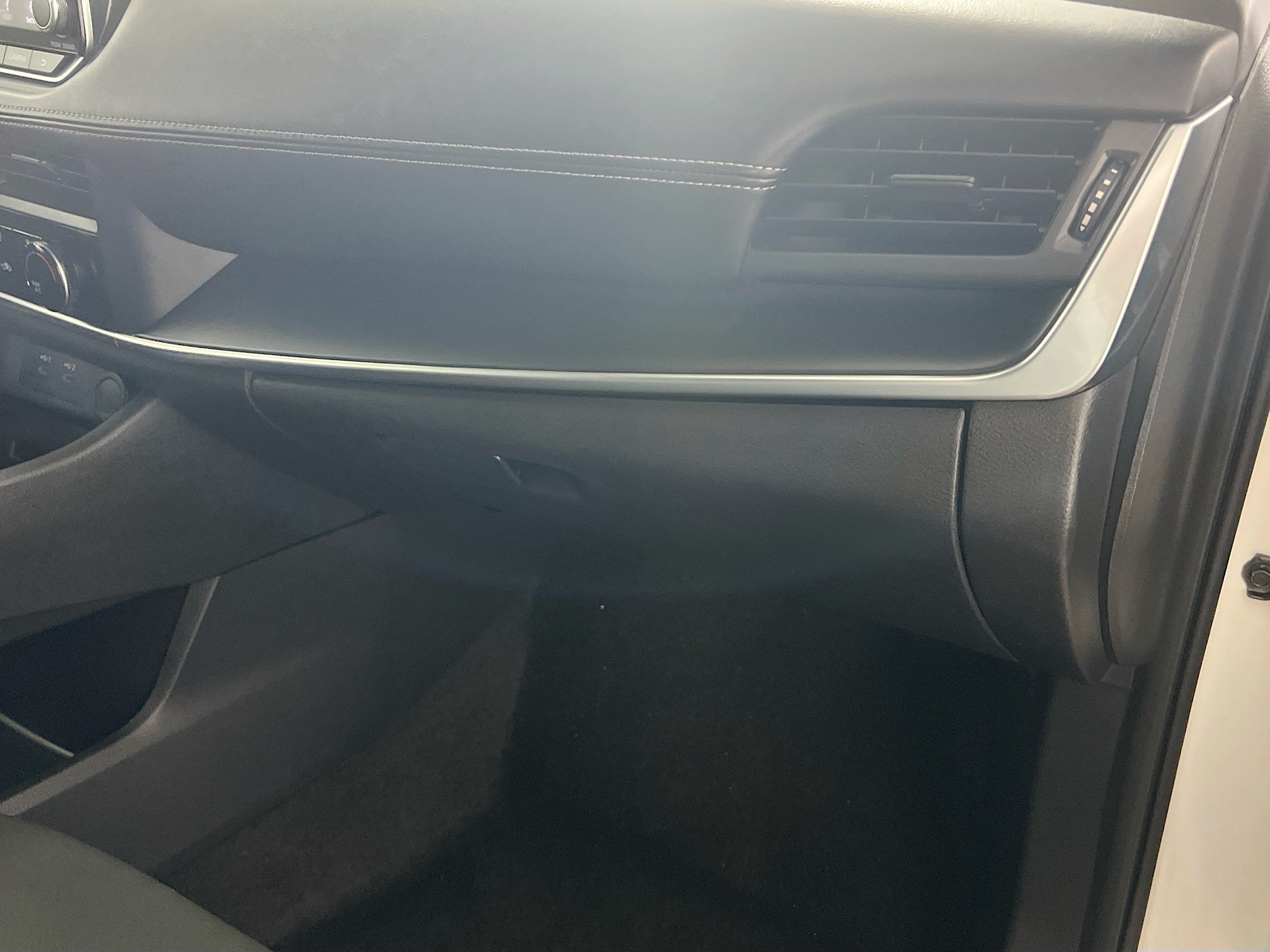Used 2024 Nissan Rogue S FWD image 34