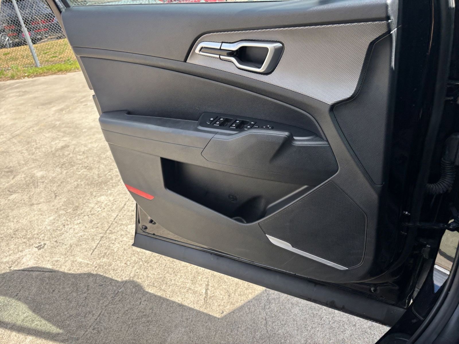 Used 2025 Kia Sportage LX image 18