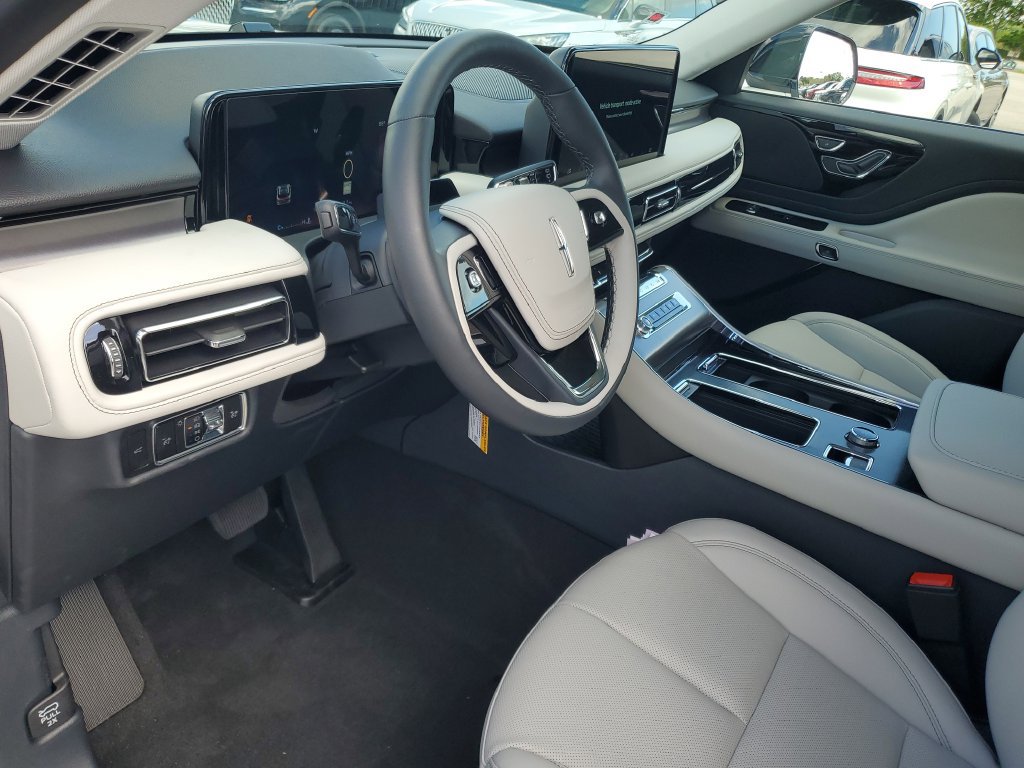 New 2026 Lincoln Aviator 2WD image 21