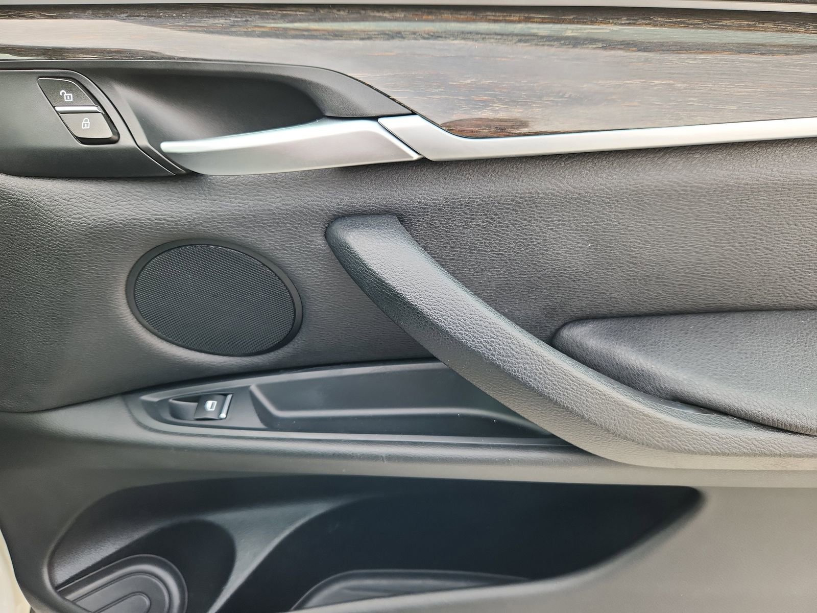 Used 2018 BMW X5 xDrive35i w/ M Sport Package image 16