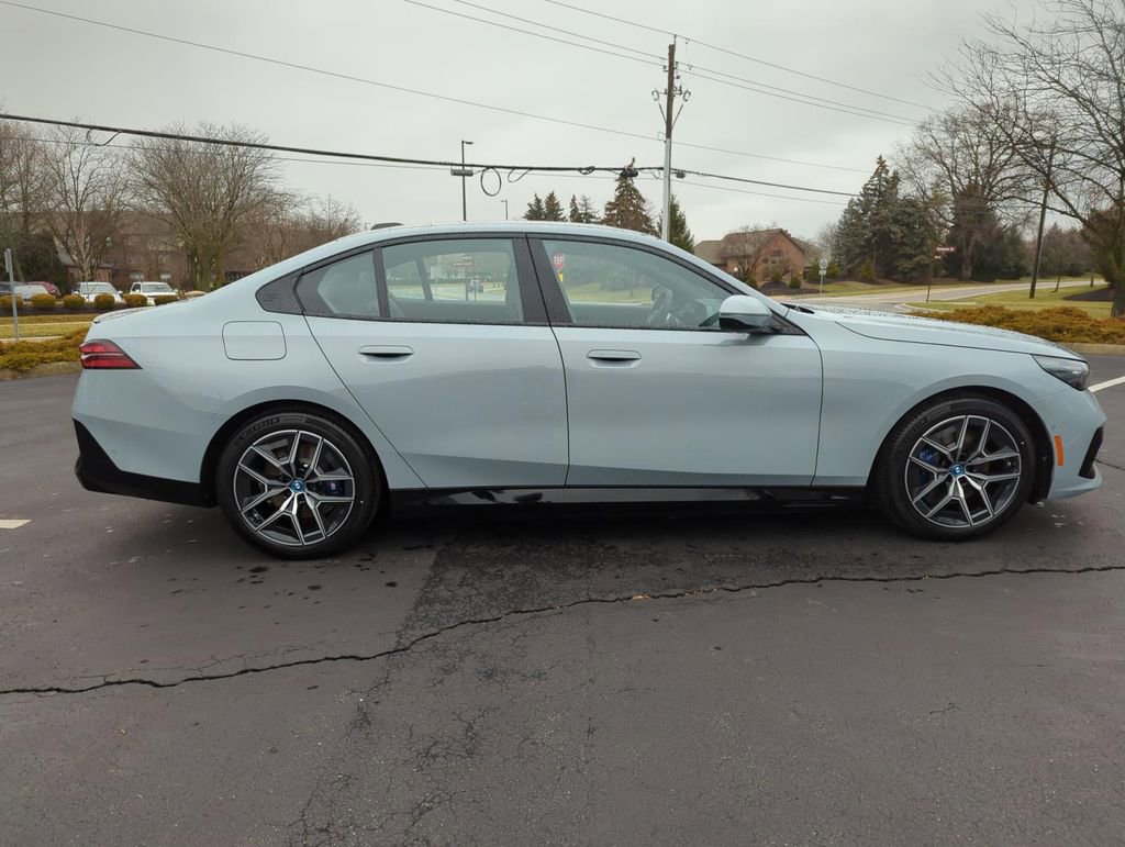 New 2024 BMW i5 eDrive40i w/ M Sport Package image 8