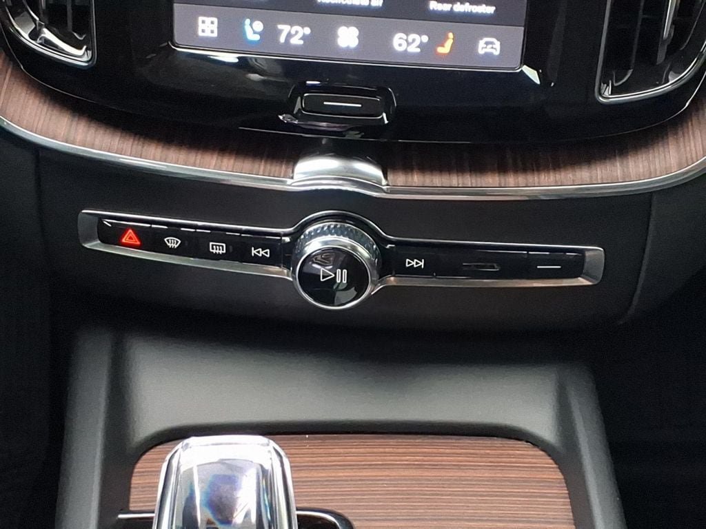 Certified 2023 Volvo XC60 T8 Ultimate w/ Climate Package AWD/4WD image 19