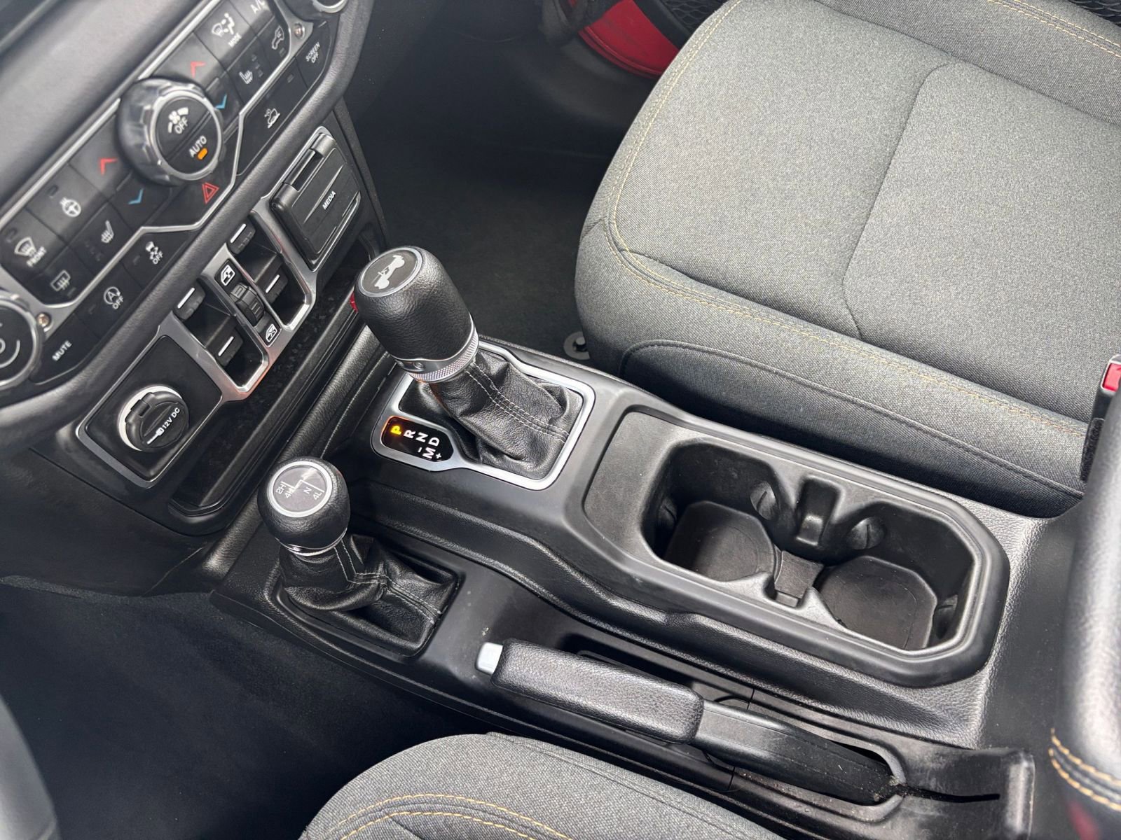 Used 2025 Jeep Wrangler Unlimited Sahara AWD/4WD image 41
