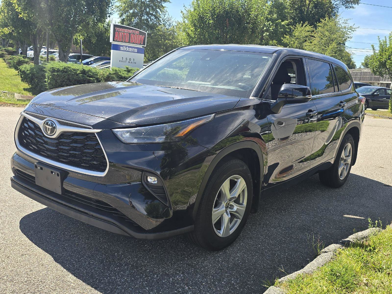 Used 2022 Toyota Highlander LE image 7