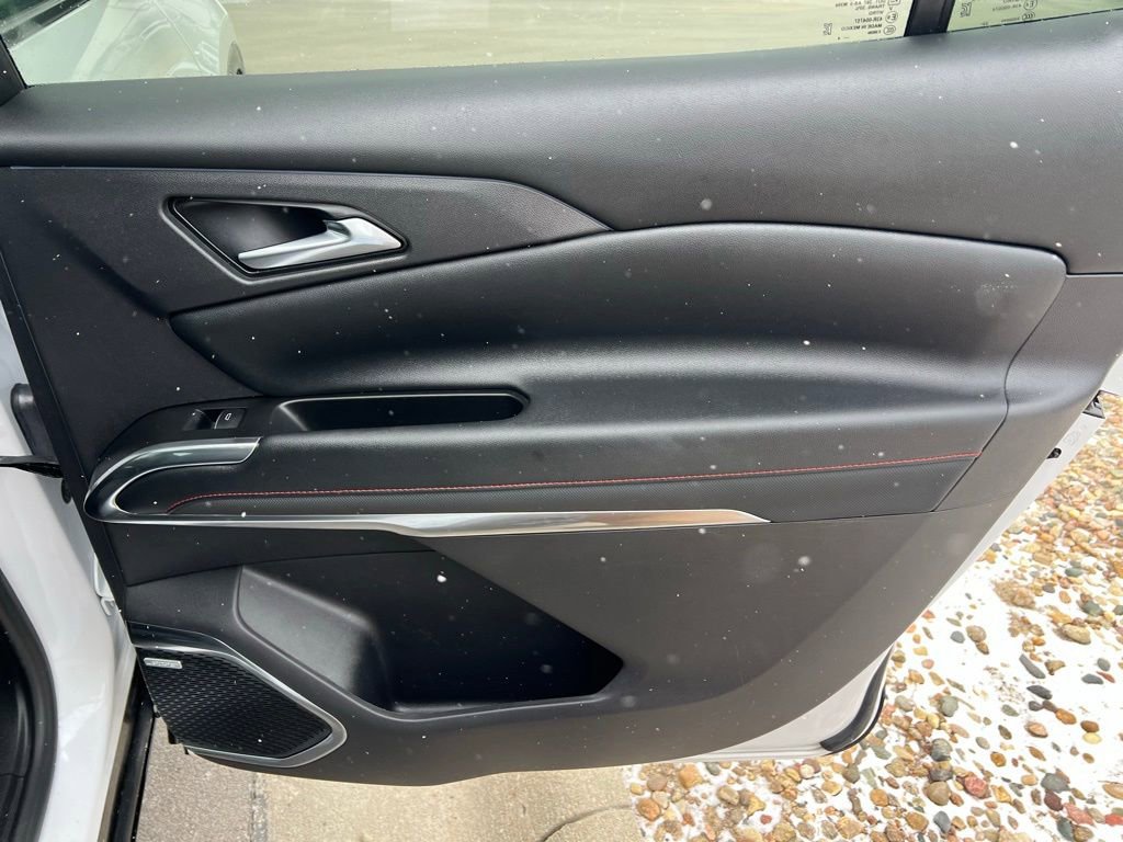 Used 2024 Chevrolet Traverse RS image 27